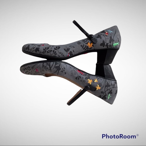 Camper shoes with birds ๐ฆ bees ๐ flowers ๐ธ - Picture 2 of 10